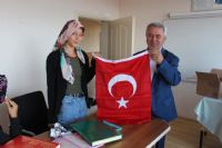 Kuran Kursu öğrencilerine Türk Bayrağı ve Kuran-ı Kerim