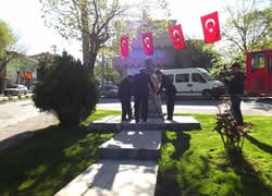23 Nisan Etkinlikleri Kapsamında Atatürk Anıtına çelenkler konuldu.