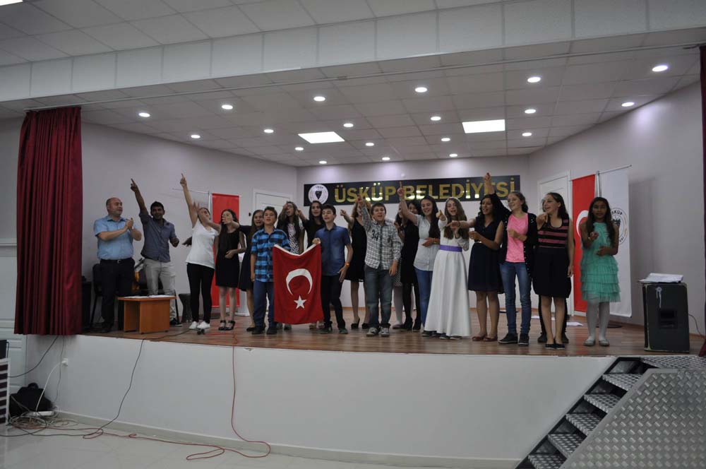 Üsküp Atatürk Ortaokulu'ndan Yıl Sonu Gecesi
